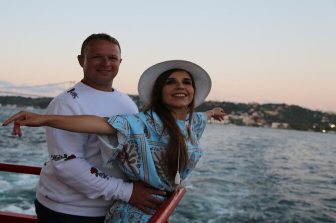 2 Hours Bosphorus Cruise Boat Tour in Istanbul - The Maiden’s Tower photo pause