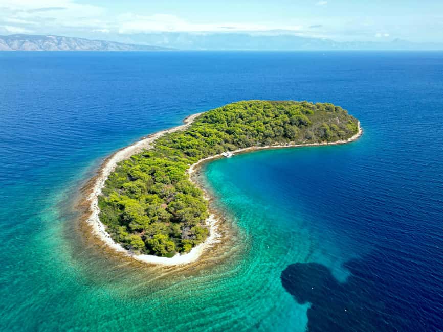 3 Islands Speedboat Tour: Golden Horn, Blue Lagoon & Jelsa - Zlatni Rat has the name, but not always the peace