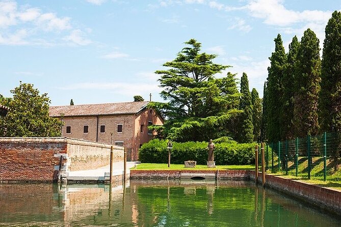 4 hours Private Boat Tour to Murano, Burano with local real guide - The Lagoon Route Changes With the Clock