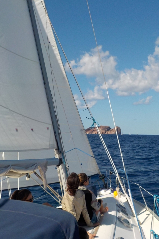 Adamantas: Milos Sightseeing Sailboat Cruise - Five things that define this Milos sailing day