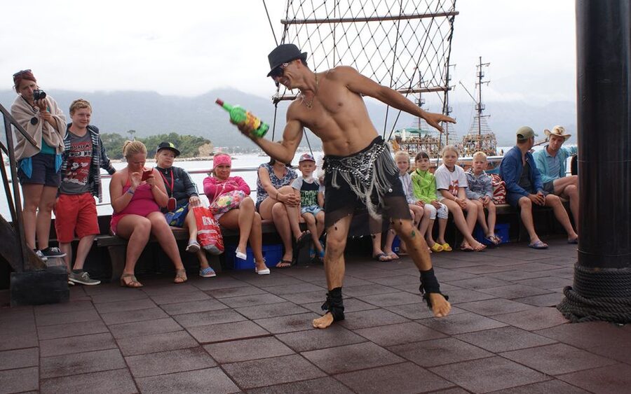 Alanya: Catamaran Boat Trip with Swim Stops and Sunbathing - Lunch on the catamaran