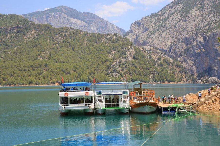 Alanya: Green Canyon Boat Trip with Lunch and Hotel Pickup - Cruising through the canyon by boat
