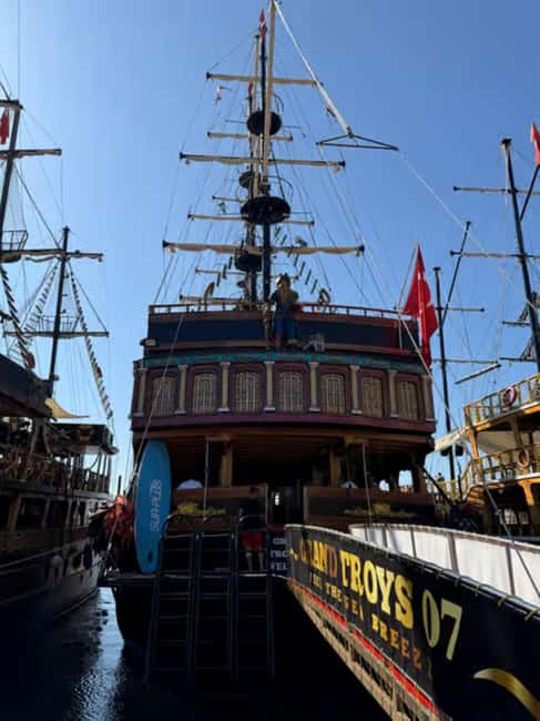 Alanya: Luxury Pirate Boat with Lunch & Unlimited Drinks - Lunch and unlimited soft drinks