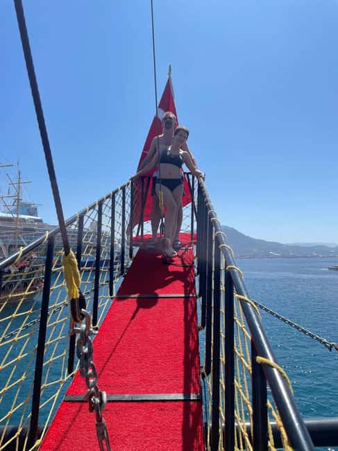 Alanya: Luxury Pirate Boat with Lunch & Unlimited Drinks - Foam party, music, and pirate-style entertainment