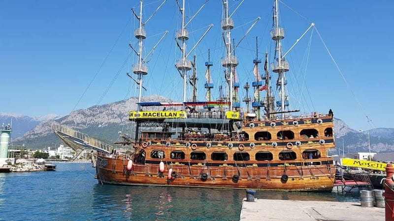 Alanya: Pirate Boat Party with Foam, Disco, Lunch & Drinks - Setting sail from Alanya Harbor