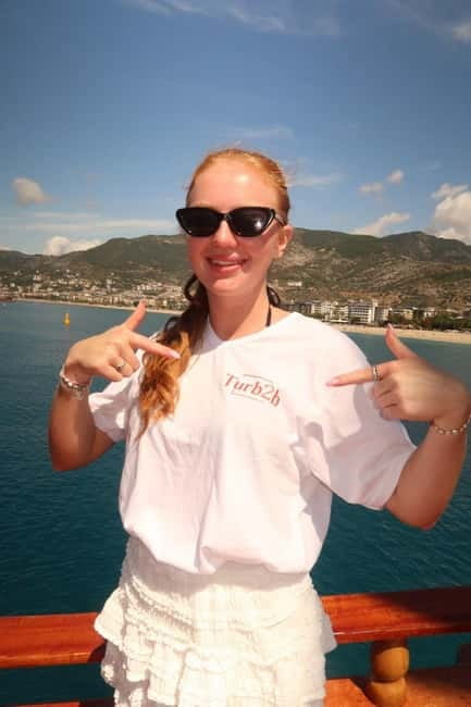 Alanya: Pirate Boat Party with Foam, Disco, Lunch & Drinks - Lunch: basic, local, and better than the price suggests