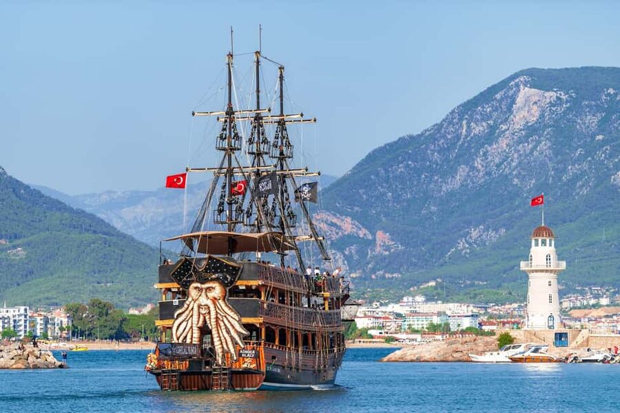 Alanya: Pirate Boat Trip with Lunch and Drinks - Sailing Past Alanya’s Red Tower and Castle