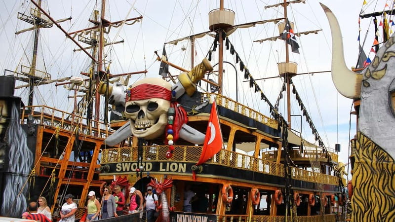 Alanya: Pirate Boat Trip with Lunch and Drinks - Music, Dancing, and the Foam Party