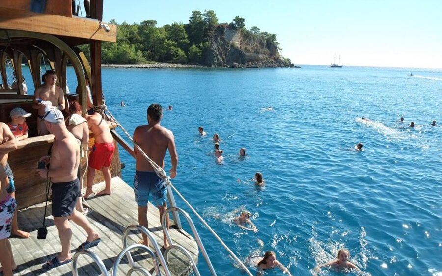 Alanya Pirate Boat Trip with Lunch, Swimming & Foam Party - What the $29 Alanya boat trip is really like