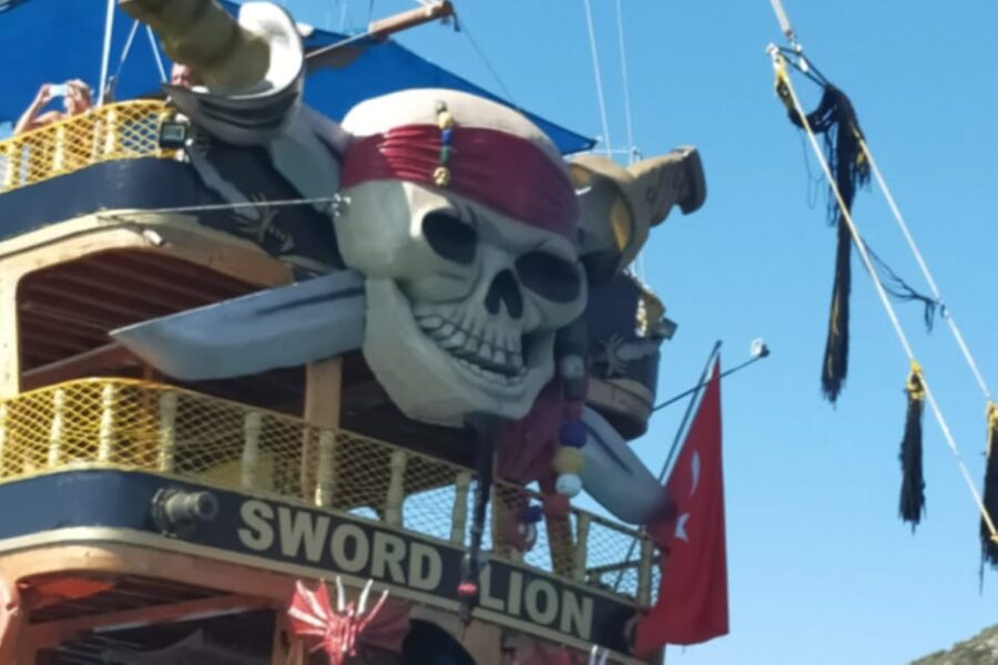 Alanya: Pirate Ship Cruise with Food and Swimming Stops - Barbecue lunch and unlimited soft drinks