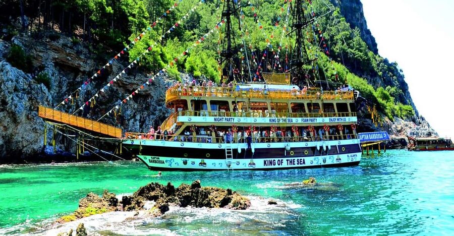 Alanya: Pirates Boat Trip with Lunch and Hotel Pickup - Seeing Alanya Castle from the water