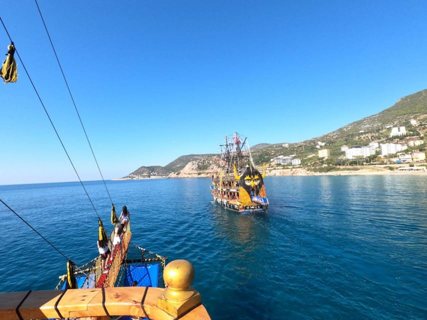 Alanya: Pirates Boat Trip with Lunch and Hotel Pickup - Lunch, music, and the foam party