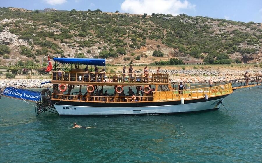 Alanya Relaxing Family Boat Tour Without Foam And Loud Music - Why this boat trip feels different