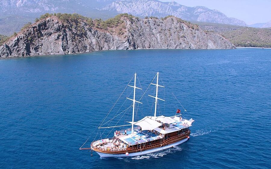 Alanya Relaxing Family Boat Tour Without Foam And Loud Music - A calm ride along the Alanya coast