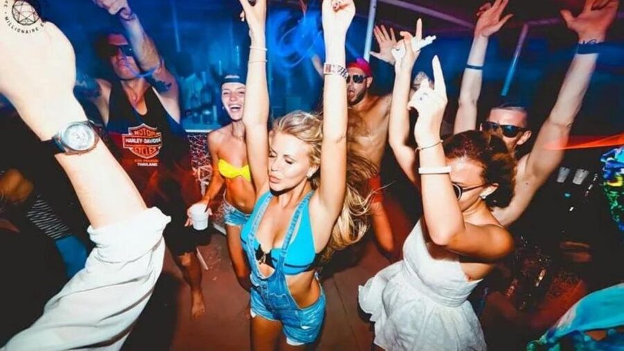 Alanya: Sunset Cruise with Dinner - Music, foam, and a busy upper deck