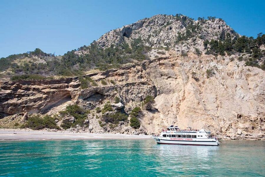 Alcudia: Boat Trip to Coll Baix - The first 30 to 40 minutes: pickups and bay views