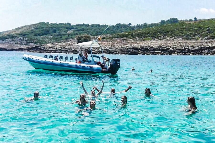 Alcudia: Formentor Beach, Lighthouse Cruise, and Small Group - Guides, drinks, and the small-group atmosphere
