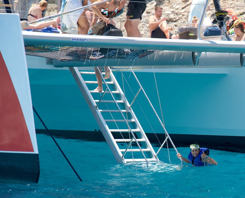 Alcudia: Sunset Catamaran Tour with Dinner and Snorkeling - Sunset, music, and the return to Alcudia