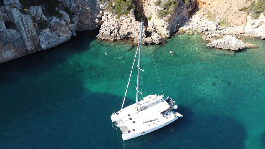 Alghero catamaran sunset tour Alghero - Who will enjoy this outing most?