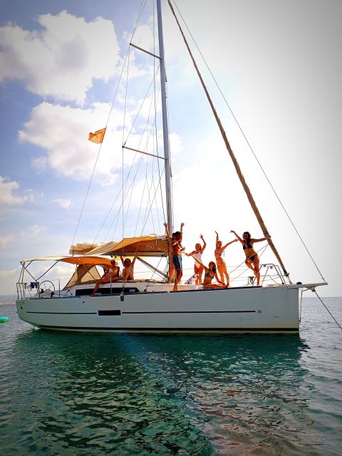 Alghero: Daily Sailing Experience with lunch onboard - Fertilia and the return along the coast