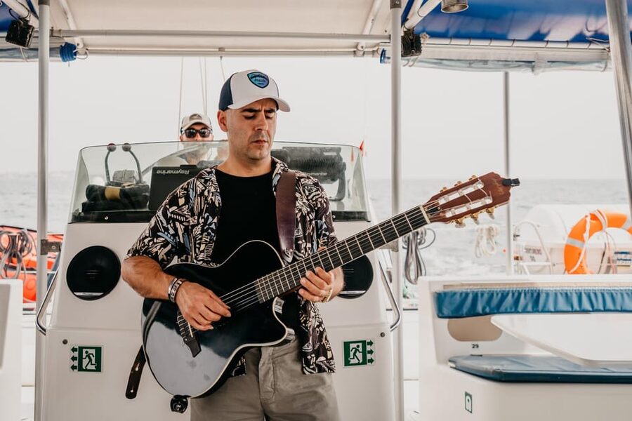 Alicante: Afternoon Cruise with Appetizer and Live Music - The return sail and changing evening light
