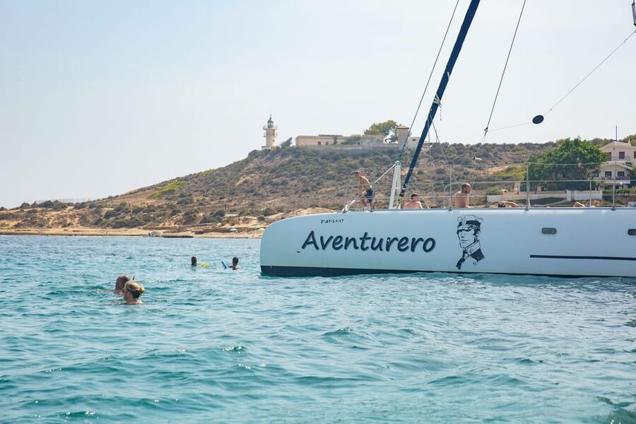Alicante: Afternoon Cruise with Appetizer and Live Music - What the catamaran ride feels like