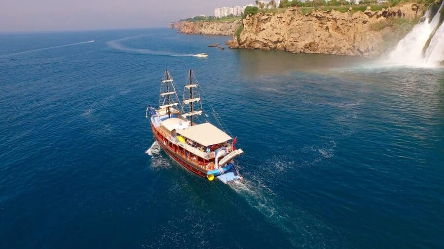 Antalya: Beach & Waterfalls Boat Trip w/ Lunch & Soft Drinks - Music, photography, and the pirate atmosphere