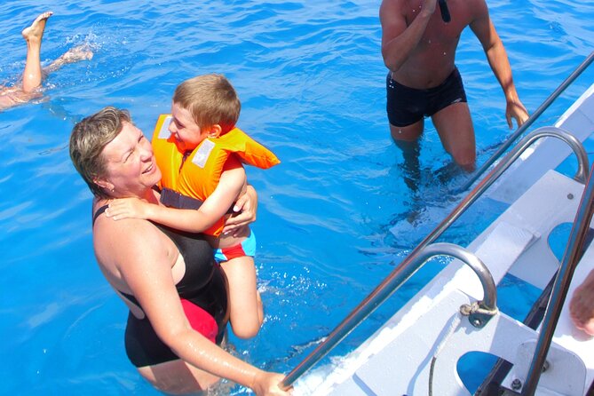 APHRODITE II -LAZY DAY CRUISE-BLUE LAGOON,TURTLE COVE, with LUNCH - The boat, crew, and onboard atmosphere