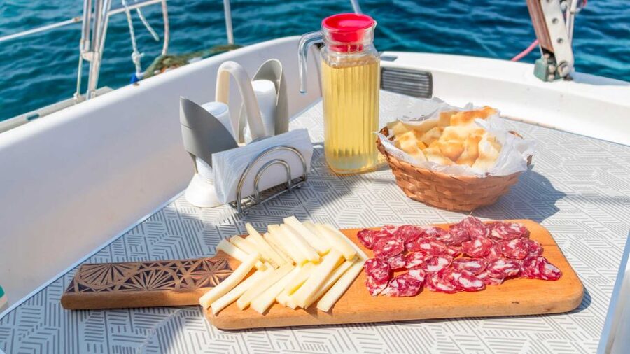 Asinara: Full Day Sailboat Excursion from Stintino - Swimming in the marine reserve