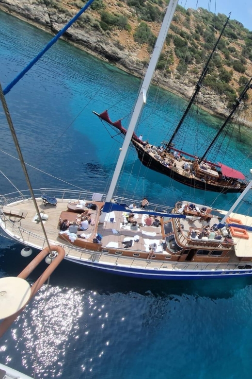Athens: 3-Hour Sunset Cruise with Swim Stop, Snacks & Drinks - Practical tips for a smoother evening