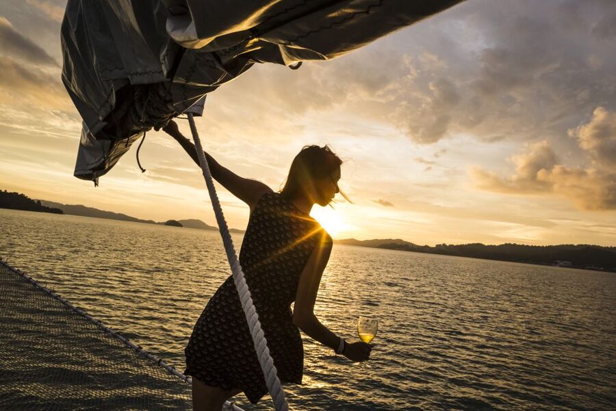 Athens: 3-Hour Sunset Cruise with Swim Stop, Snacks & Drinks - Music and the crew’s easygoing service