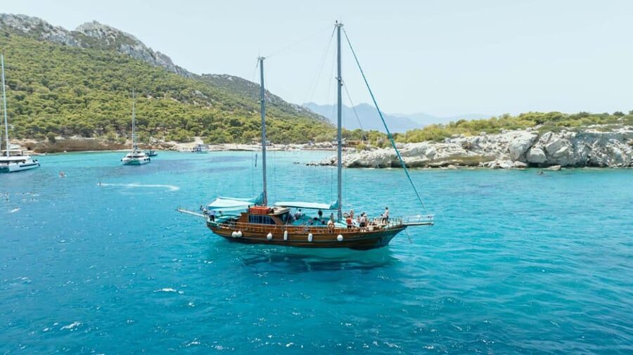 Athens: Agistri, Metopi & Aegina Cruise with Meals & Drinks - A Greek buffet that earns its place