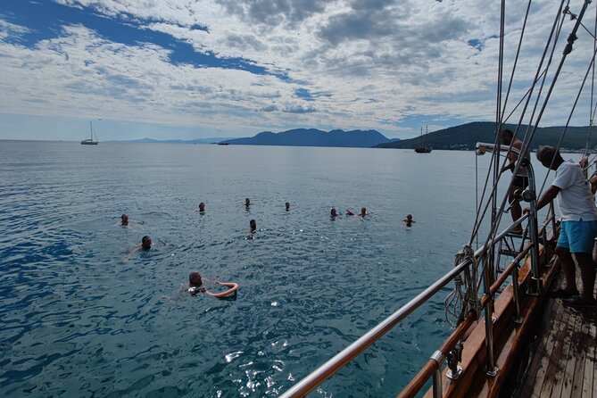 Athens cruise: Agistri, Moni/Metopi, Aegina with lunch & drinks - Moni or Metopi: The Cruise’s Best Swim Stop