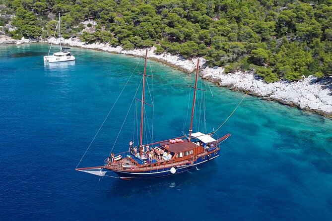 Athens Day Cruise: 3 Islands Tour in the Saronic Gulf with Lunch - Aegina, ancient columns, and pistachio treats