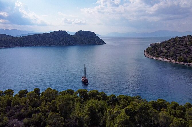Athens Day Cruise: 3 Islands Tour in the Saronic Gulf with Lunch - Who should book this day cruise?
