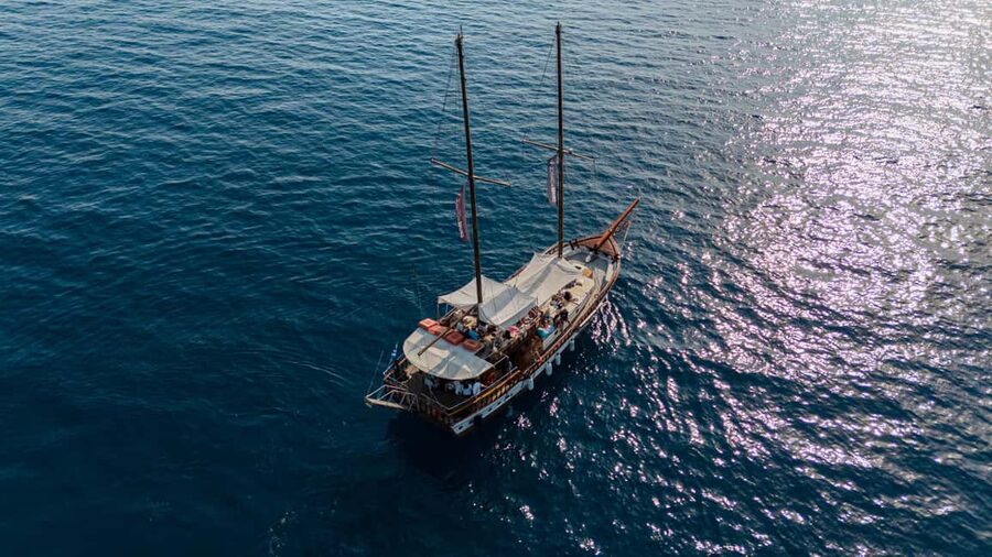 Athens Day Cruise: Agistri, Moni & Aegina + Lunch & Drinks - Leaving Piraeus for the Saronic Gulf