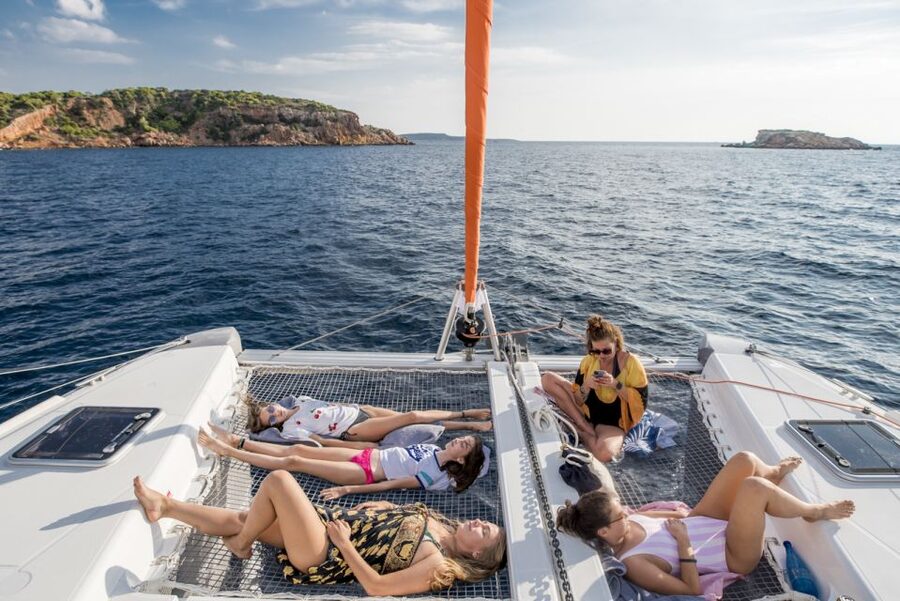 Athens: Half-Day Sunset Catamaran Cruise with Meal & Drinks - Wine, beer, and the small print on drinks