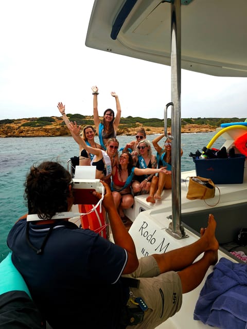 Athens: Riviera Catamaran Tour with Fresh Meal and Drinks - The first 75 minutes: cruising south from Alimos