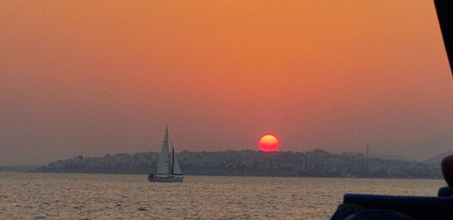 Athens: Riviera Catamaran Tour with Fresh Meal and Drinks - Hydrousa: a quiet second stop with more choice