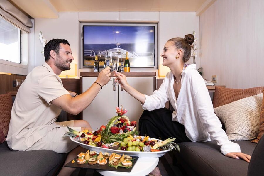 Athens: Saronic Islands Cruise with VIP Area Seating & Lunch - Hydra: the best island stop