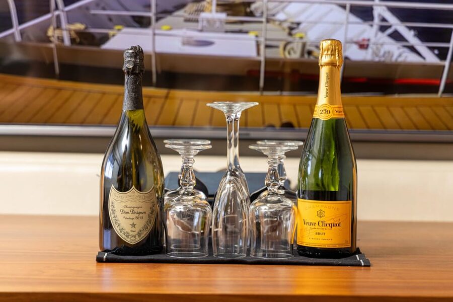 Athens: Saronic Islands Cruise with VIP Area Seating & Lunch - Lunch on the ship and what VIP food means