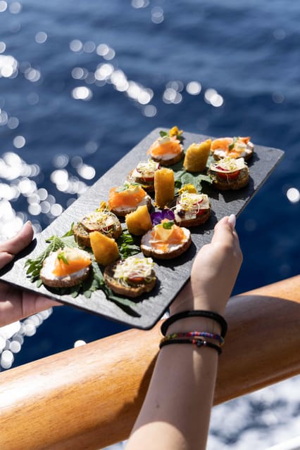 Athens: Saronic Islands Cruise with VIP Area Seating & Lunch - The return sailing and Greek dance show