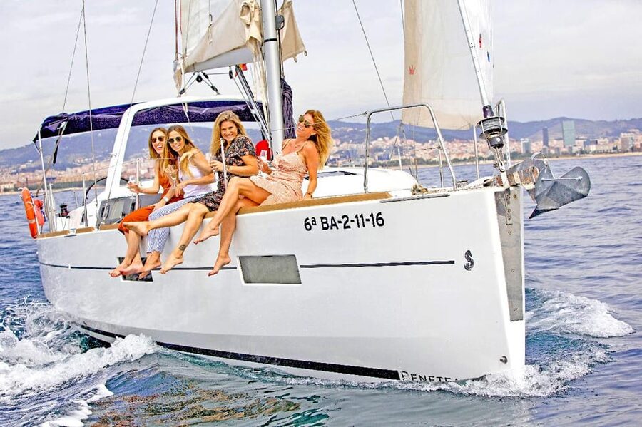 Barcelona 1 hour Scenic Sailboat Tour with Snacks and Drinks - Setting out from Port Olímpic