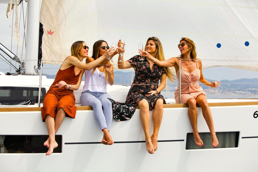 Barcelona 1 hour Scenic Sailboat Tour with Snacks and Drinks - Who will enjoy this Barcelona sailing trip?