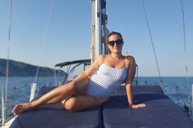 Barcelona 2-hour Private Boat Tour with Cava and snacks - Cava, Snacks, and Your Own Music