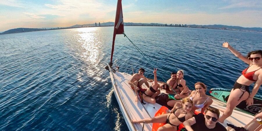 Barcelona: 2-Hour Sailboat Tour with Paddle Boarding - The first hour: sailing past Barcelona’s skyline
