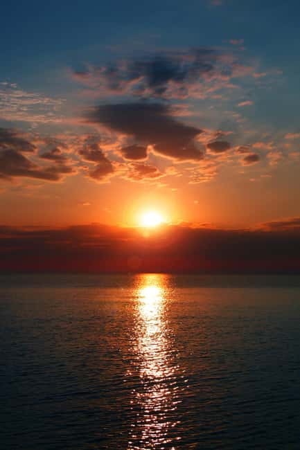 Barcelona Badalona : Sailboat Tour, Snacks, Drinks, Swimming - Swimming and paddleboarding in the Mediterranean