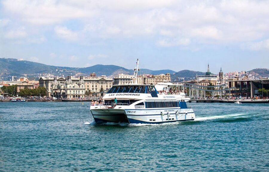 Barcelona: Boat Tour in Las Golondrinas - The harbor comes first