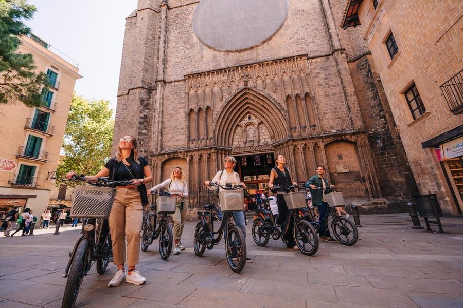 Barcelona: E-Bike Tour with Montjuic Cable Car & Boat Ride - Who should book this experience?