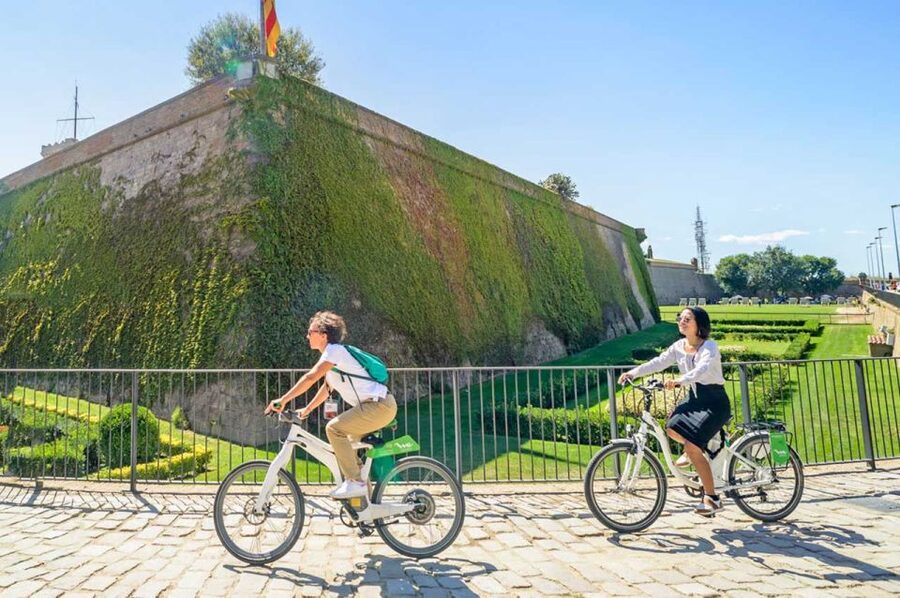 Barcelona: E-Bike Tour with Montjuic Cable Car & Boat Ride - The boat ride along Barcelona’s coast